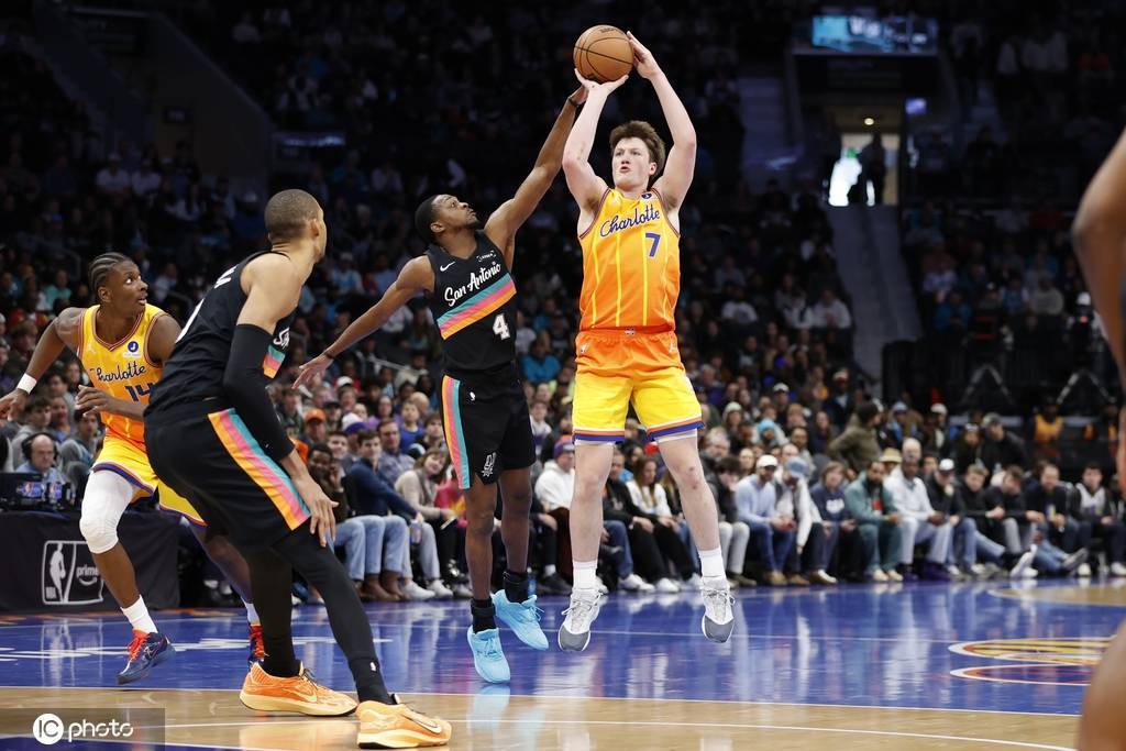 文班16+8米勒26+8鮑爾16+8+8 黃蜂擊敗馬刺迎六連勝