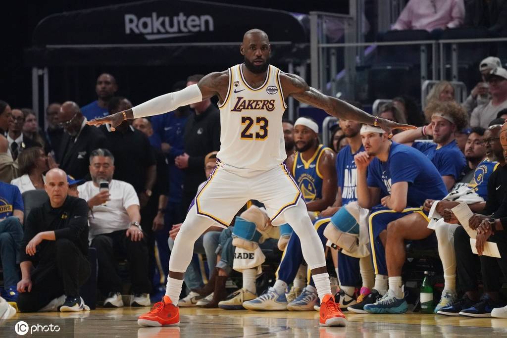 詹姆斯三分命中100% 突破1000記與科比湖人隊(duì)史唯二